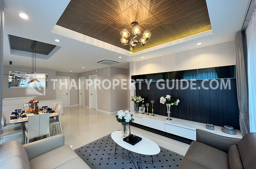 House with Shared Pool in Sukhumvit 